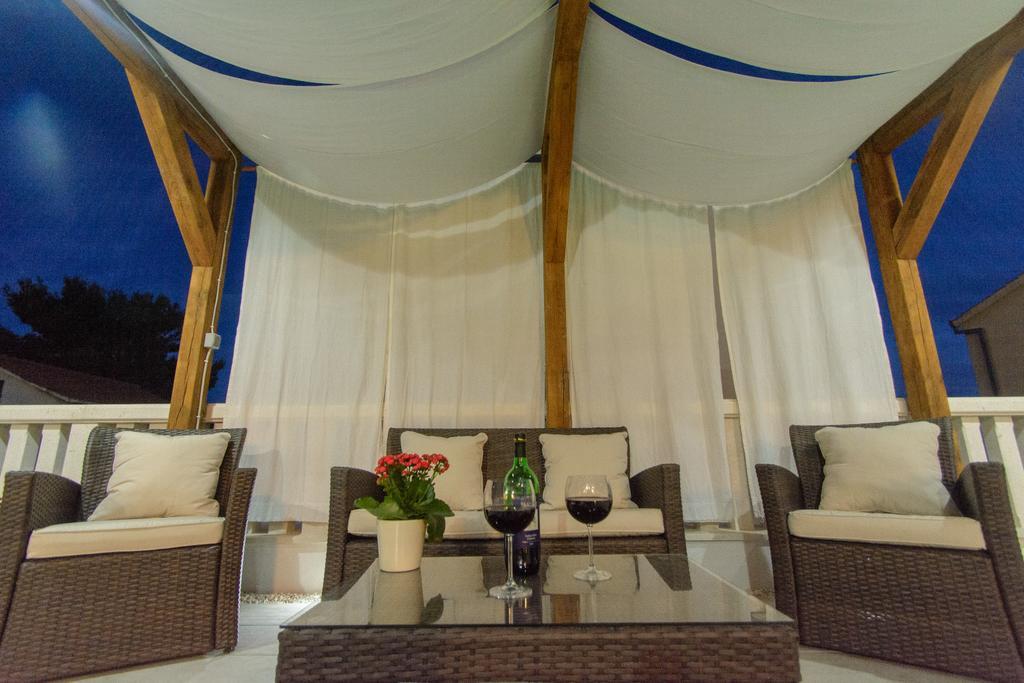 Apartments Villa Atlantis Trogir Ngoại thất bức ảnh