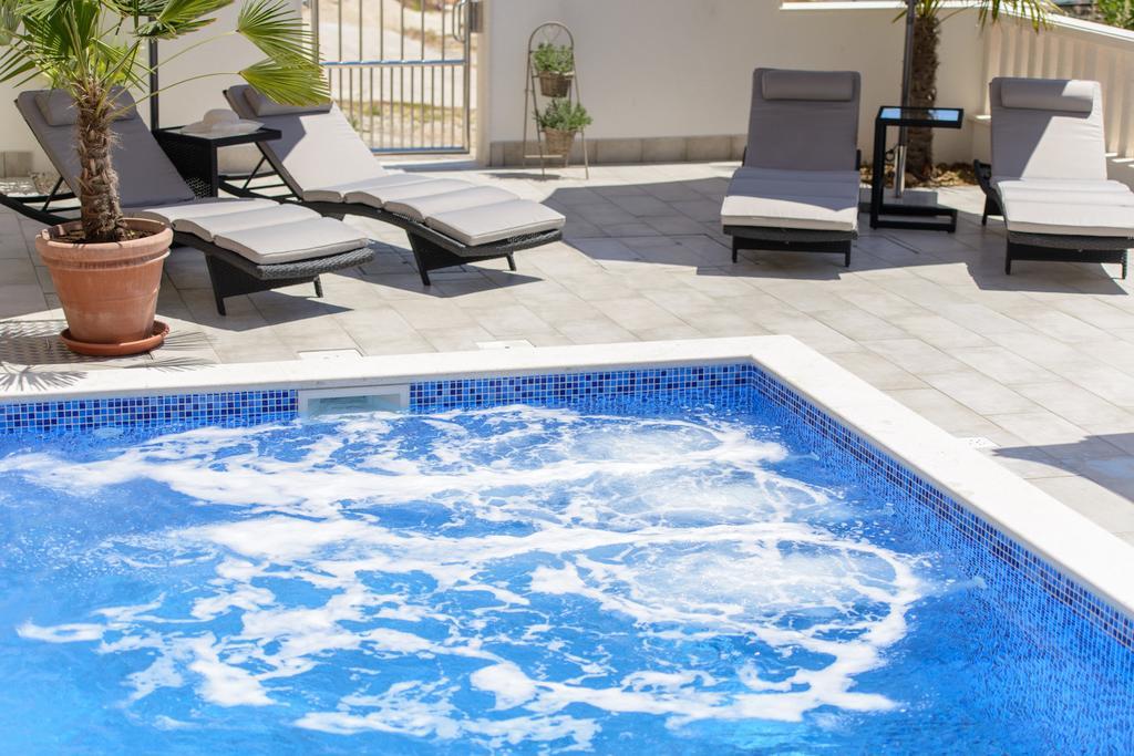 Apartments Villa Atlantis Trogir Ngoại thất bức ảnh