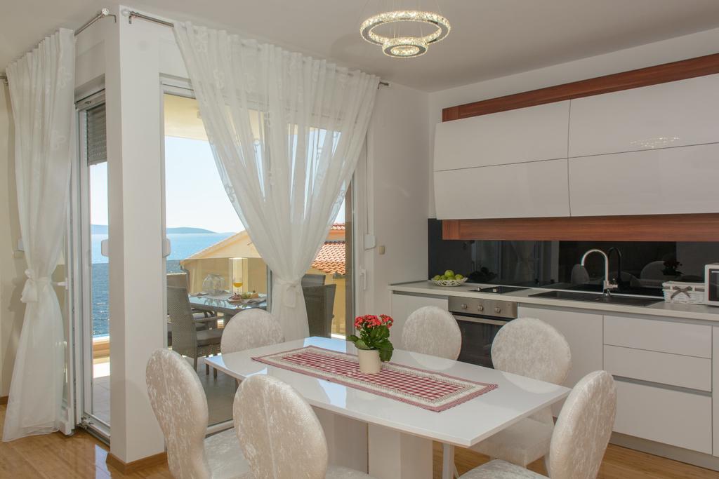 Apartments Villa Atlantis Trogir Ngoại thất bức ảnh