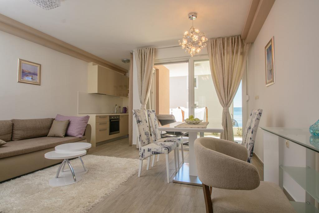 Apartments Villa Atlantis Trogir Ngoại thất bức ảnh