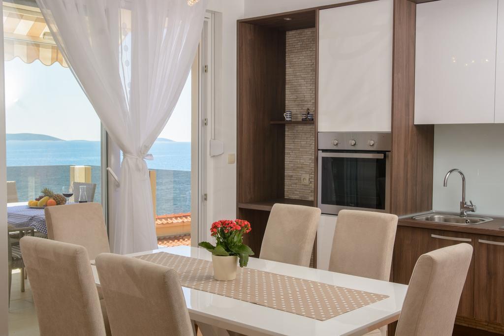 Apartments Villa Atlantis Trogir Ngoại thất bức ảnh