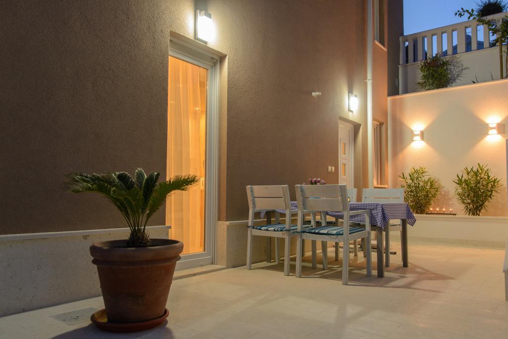 Apartments Villa Atlantis Trogir Ngoại thất bức ảnh
