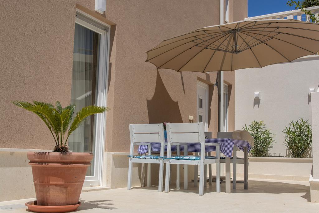 Apartments Villa Atlantis Trogir Ngoại thất bức ảnh